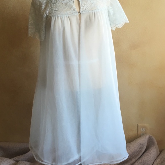 Pale blue vintage nylon robe size small - Picture 8 of 8